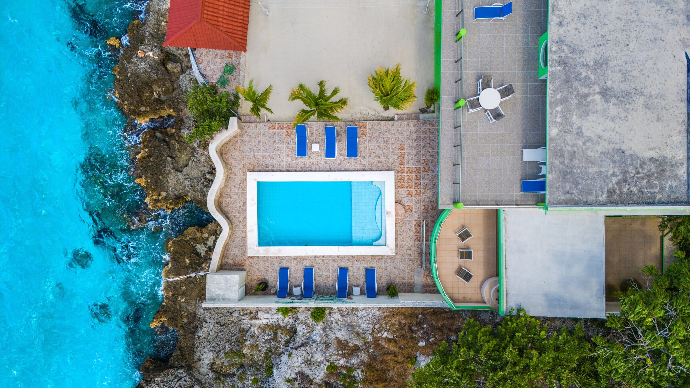 Las Iguanas, the pool over the ironshore